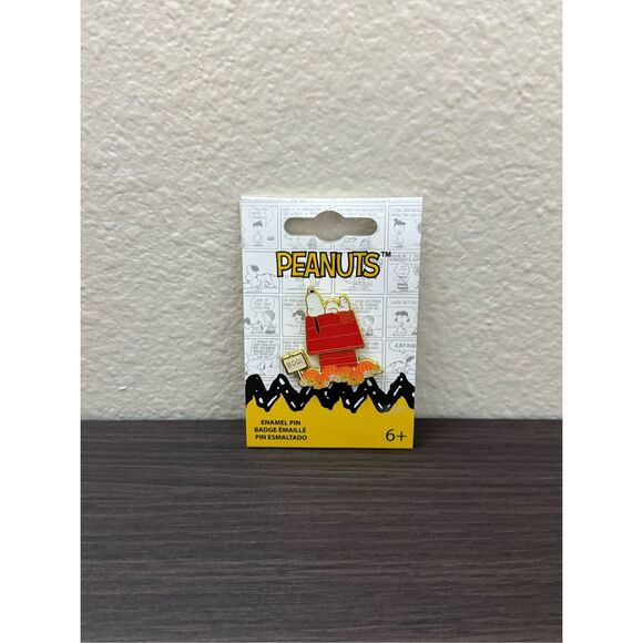 Loungefly Peanuts Snoopy Halloween Doghouse Enamel Pin - Picture 1 of 2
